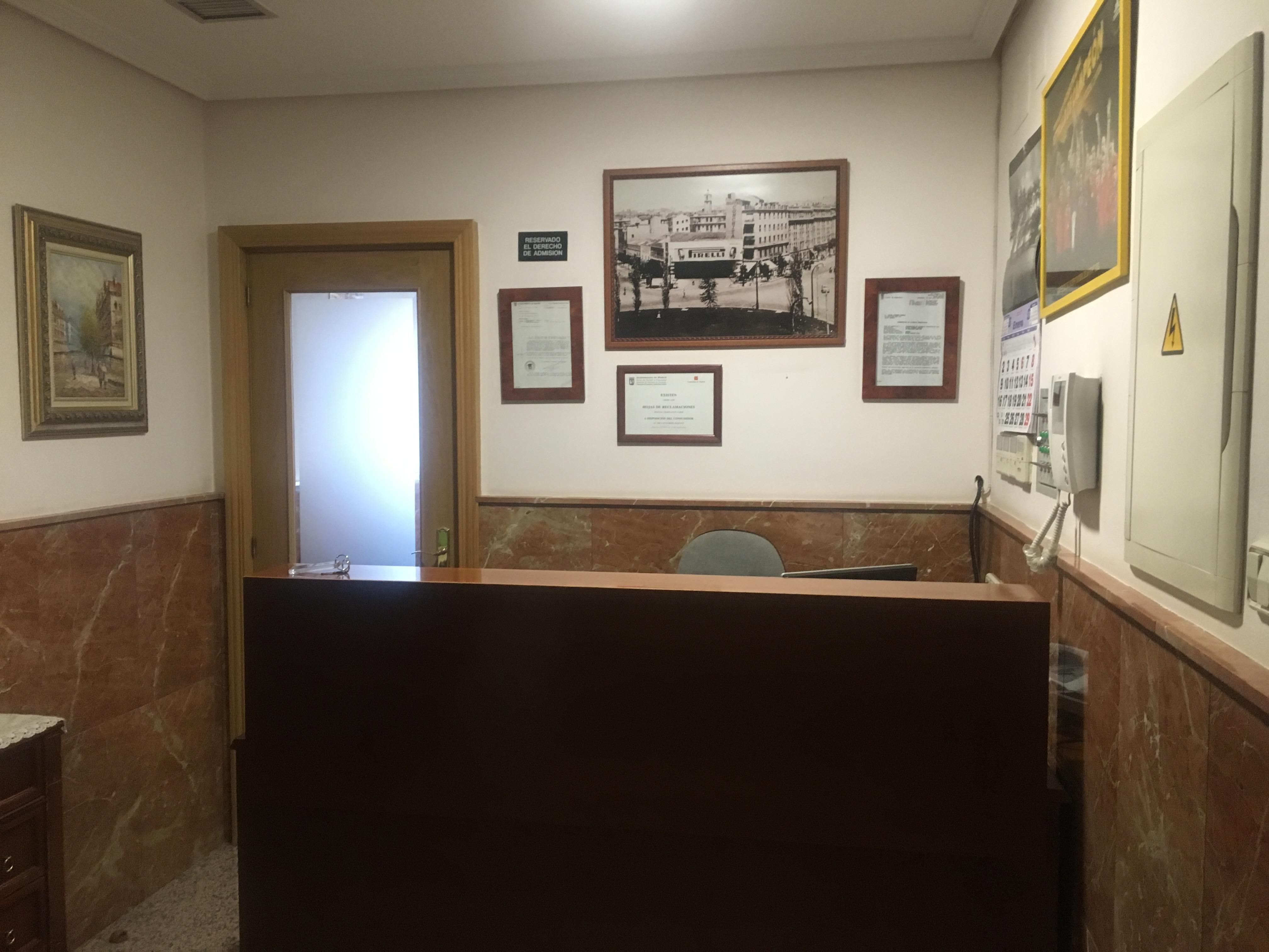Hostal Conchita Legazpi Мадрид Экстерьер фото