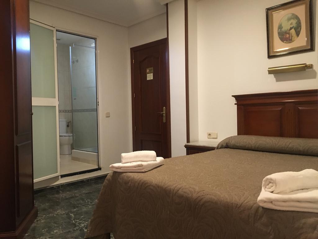 Hostal Conchita Legazpi Мадрид Экстерьер фото