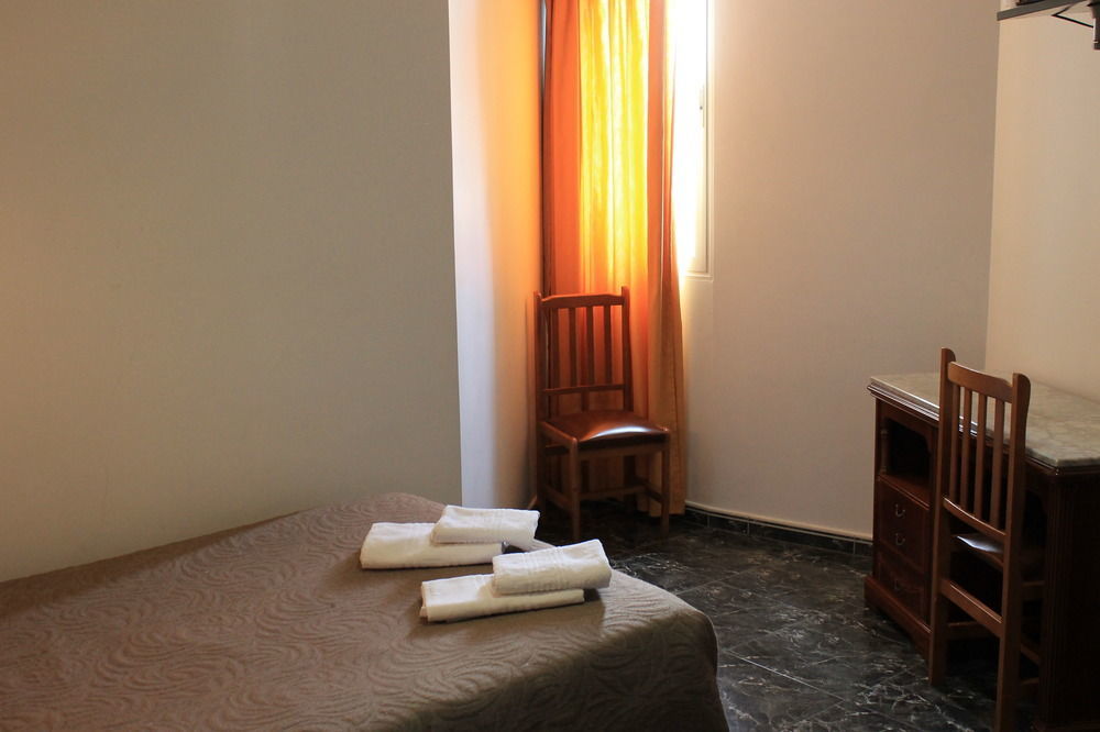 Hostal Conchita Legazpi Мадрид Экстерьер фото