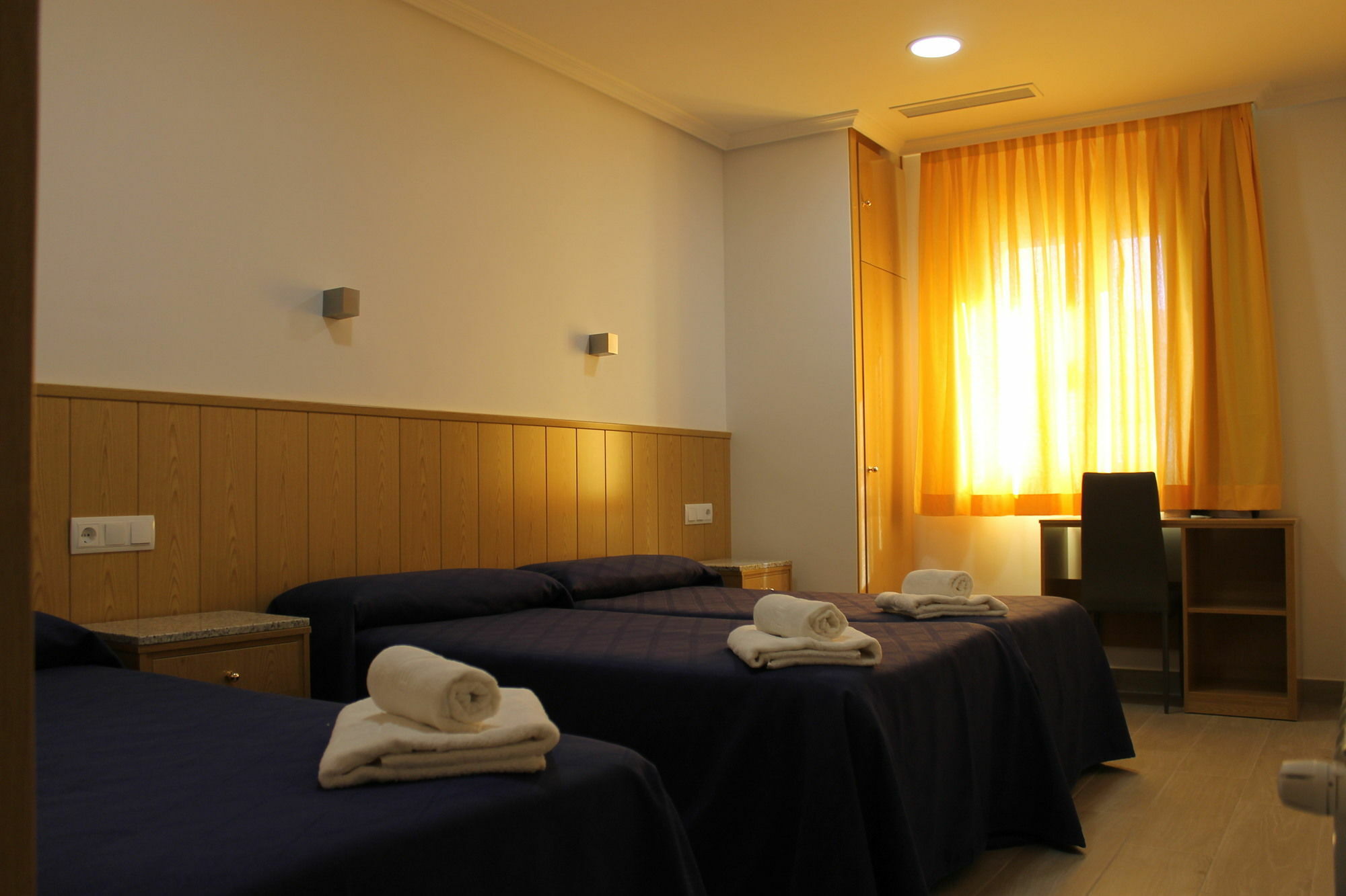 Hostal Conchita Legazpi Мадрид Экстерьер фото
