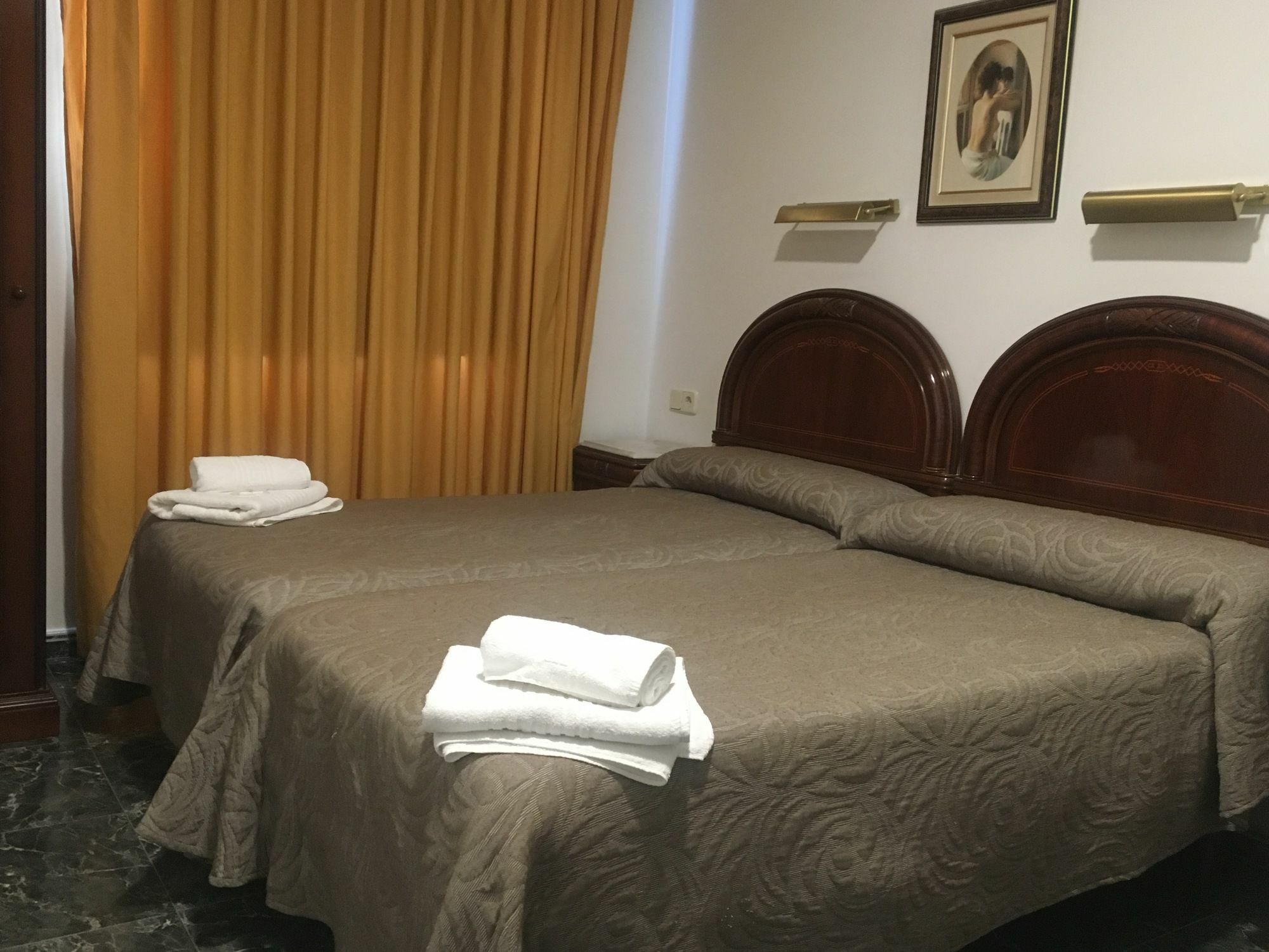 Hostal Conchita Legazpi Мадрид Экстерьер фото