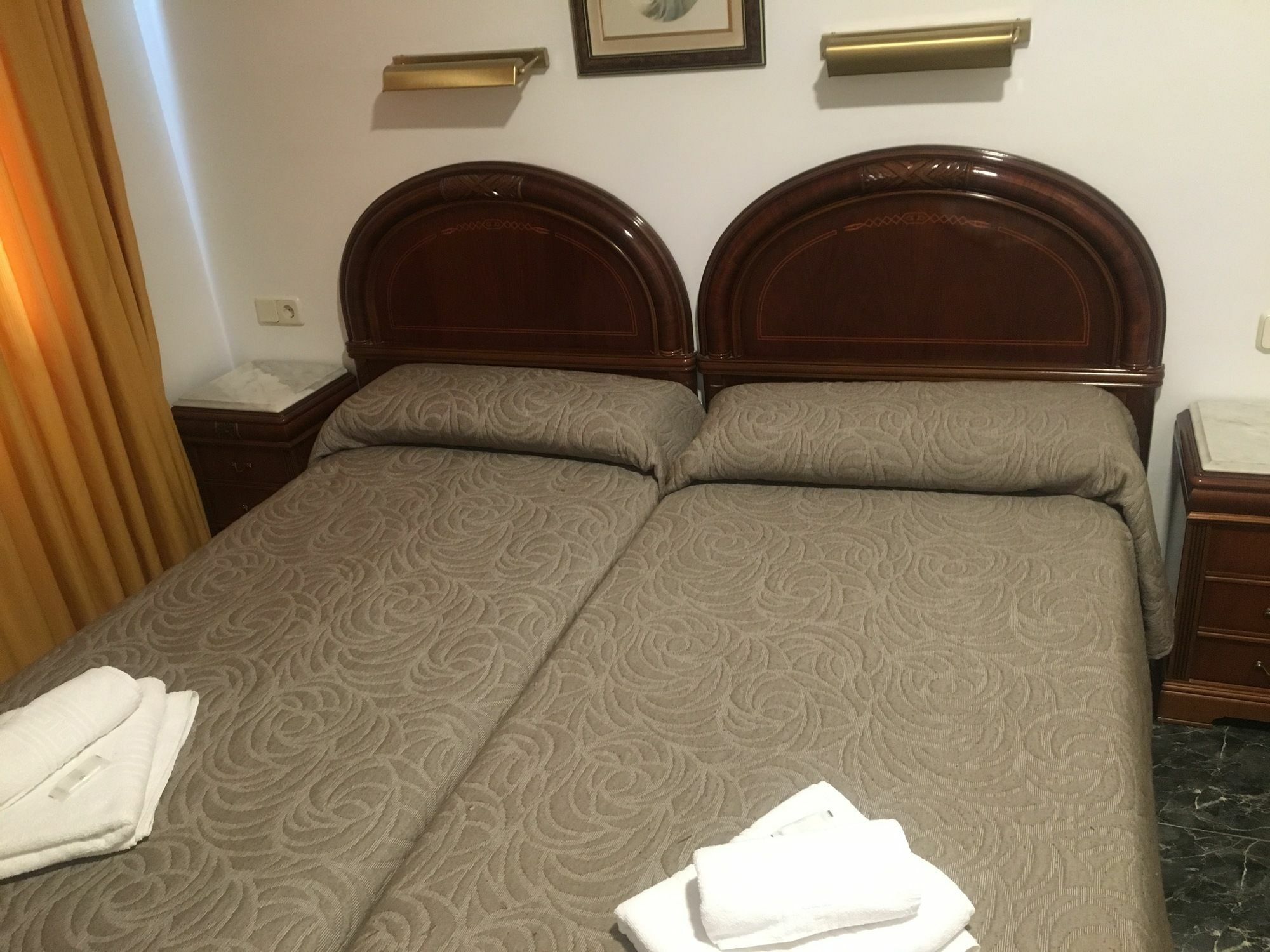 Hostal Conchita Legazpi Мадрид Экстерьер фото