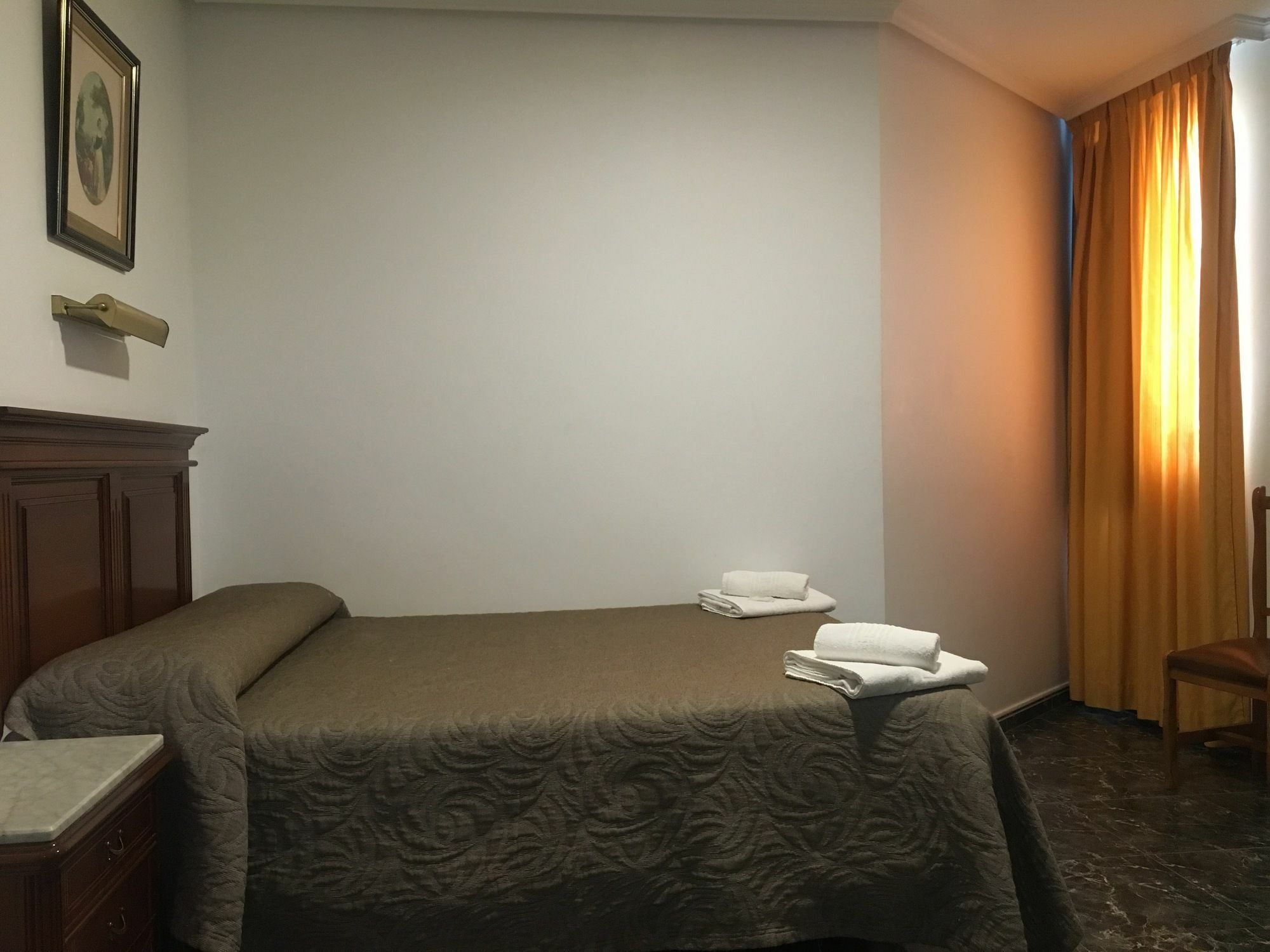 Hostal Conchita Legazpi Мадрид Экстерьер фото
